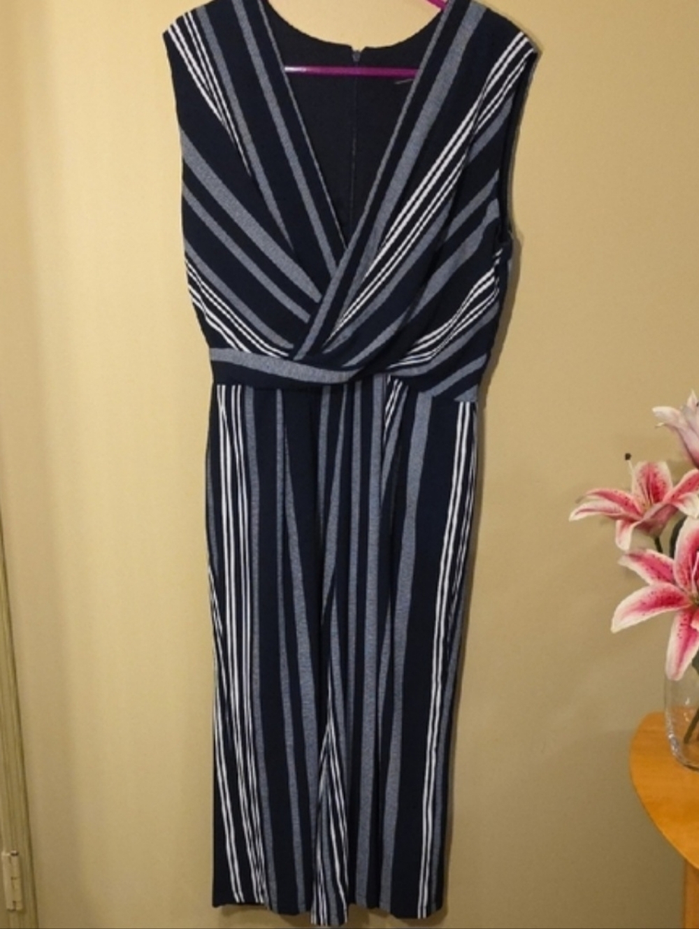 LIKE-NEW Size Small Elegant Navy & White Striped Romper Wide Leg Jumpsuit - Picture 2 of 15